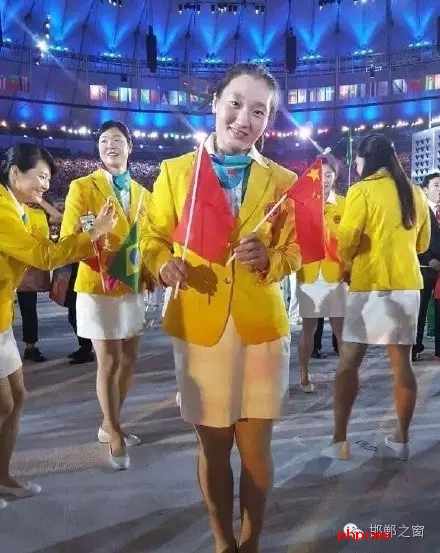 每屆的奧運(yùn)會(huì)都是世界億萬人關(guān)注的焦點(diǎn)，讓我們感到欣喜的是，這屆奧運(yùn)會(huì)上有兩名咱邯鄲籍運(yùn)動(dòng)員，她們是代表國(guó)家女子柔道隊(duì)出征的周超和代表國(guó)家田徑隊(duì)出征的華紹青。其中，29歲的周超將在8月10日21時(shí)參加女子柔道(70公斤級(jí))項(xiàng)目。