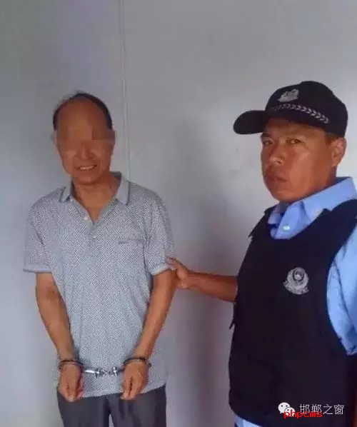 8月9日6時(shí)許，邯鄲大名鋪上高速口檢查站執(zhí)勤民警對(duì)一輛白色捷達(dá)車進(jìn)行安檢時(shí)，車上一名男乘客自稱忘帶身份證，民警遂讓該男子提供其身份證號(hào)。經(jīng)核查，該男子為許某良，系涉嫌保險(xiǎn)詐騙網(wǎng)上逃犯。該許于5月31日，騙取國(guó)家養(yǎng)老保險(xiǎn)金12萬(wàn)余元，被魏縣公安局網(wǎng)上追逃。