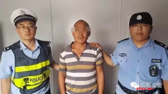 8月12日9時(shí)許，邯鄲大名鋪上高速口檢查站執(zhí)勤民警在對(duì)一輛由魏縣開往北京客車進(jìn)行安檢時(shí)，發(fā)現(xiàn)一名網(wǎng)上逃犯。經(jīng)核查，該男子為王某平，系涉嫌濫伐林木網(wǎng)上逃犯。該王于今年3月份在未有辦理《林木采伐許可證》的情況下，亂砍濫伐林木97棵。